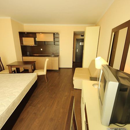 Menada Apartments In Grand Hotel Свети Влас Стая снимка
