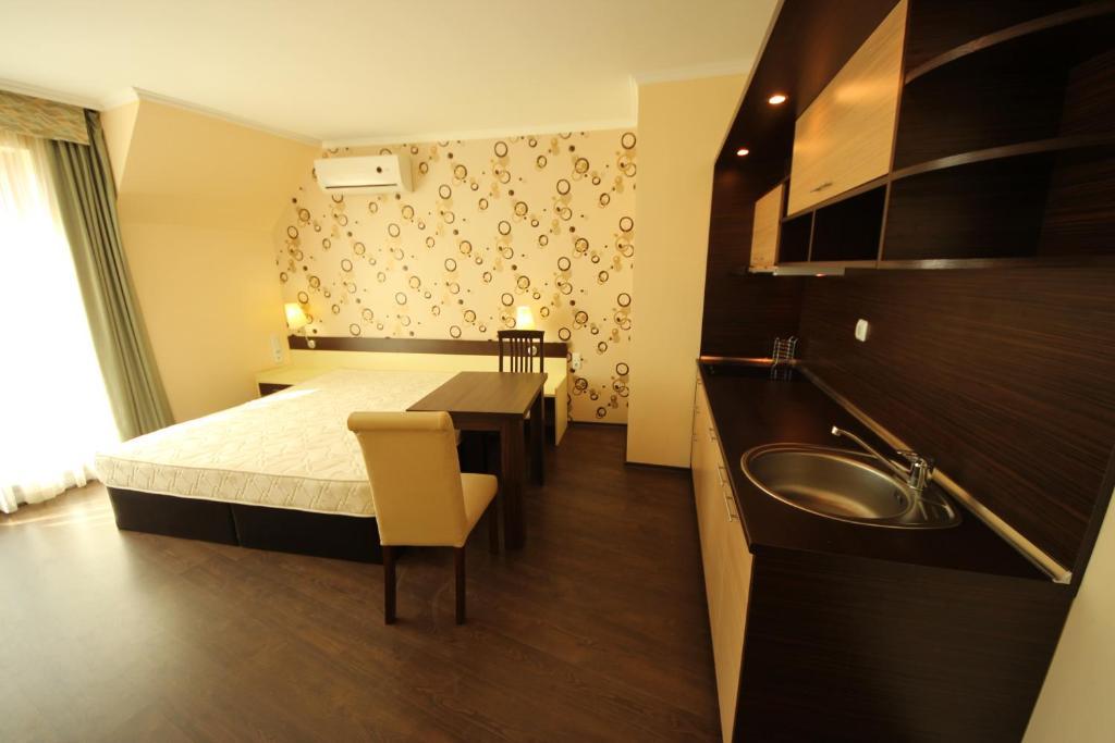 Menada Apartments In Grand Hotel Свети Влас Стая снимка